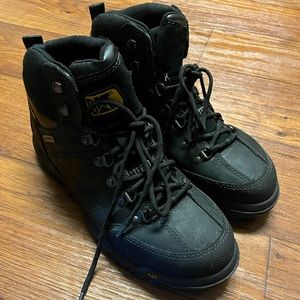 Work steel toe boots almost new.